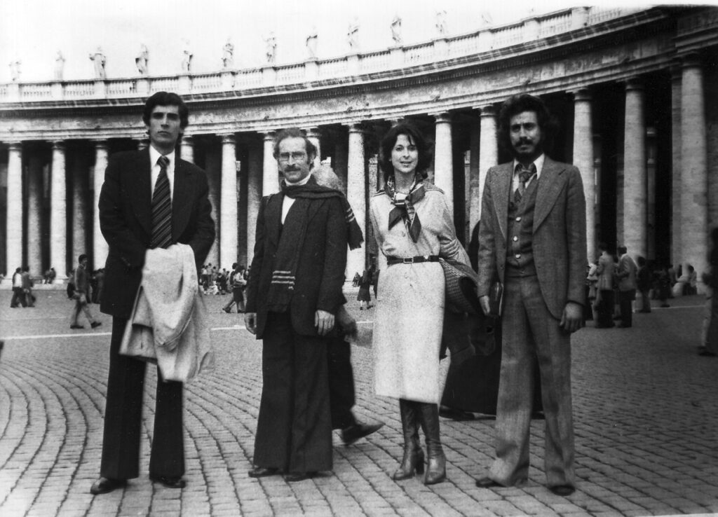 مع مي منسى- سمير صايغ- هنري الكك (روما الفاتيكان- تشرين الأول 1977)